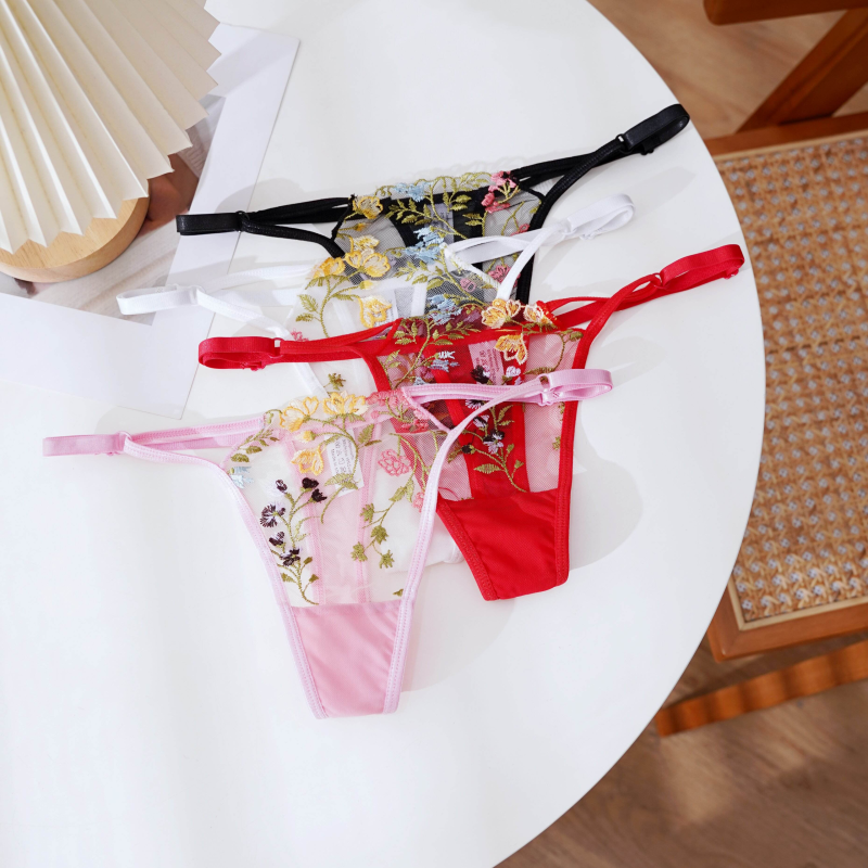 String sexy en dentelle pour femme