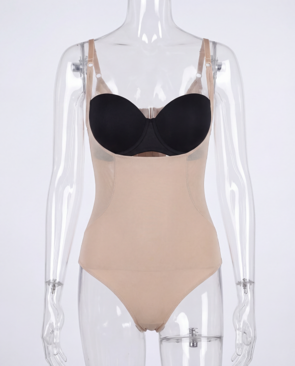 Sous-vêtement gainant une pièce pour un maintien optimal.