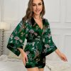 model3a Robe de nuit en satin à imprimé floral