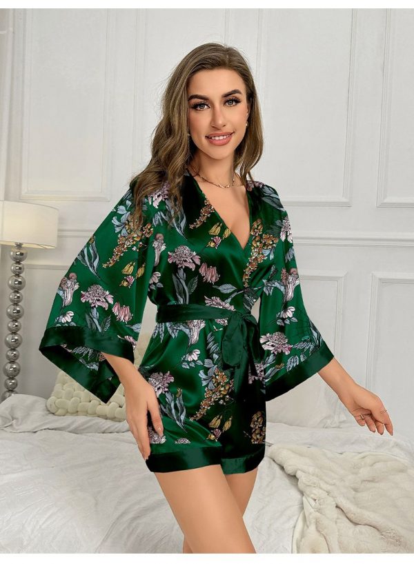 model3a Robe de nuit en satin à imprimé floral